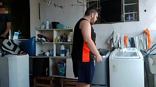 Pr&eacute;via Vizinho Dotado Me Pegou Desprevinido e me fodeu Ali no Quintal Sem Camisinha &lpar;COMPLETO&rpar;